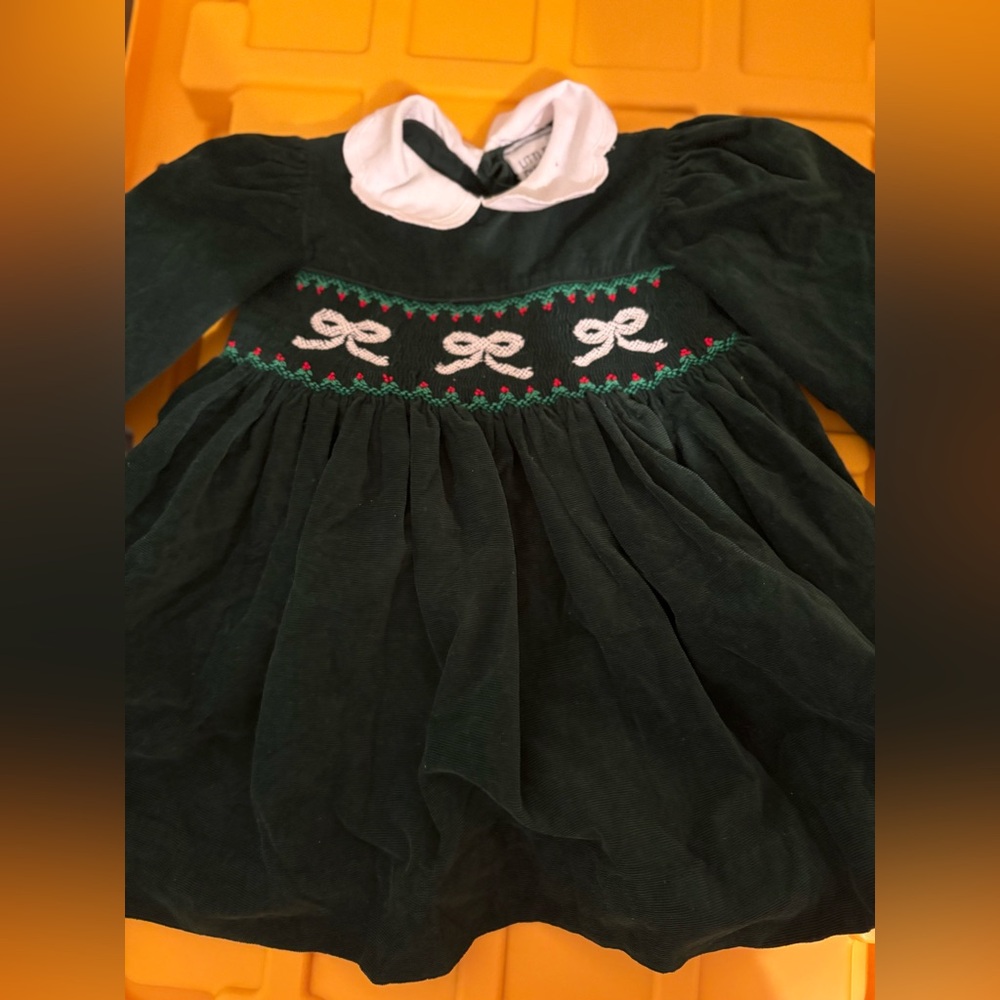 Green Velvet Dress with Bow Embroidery